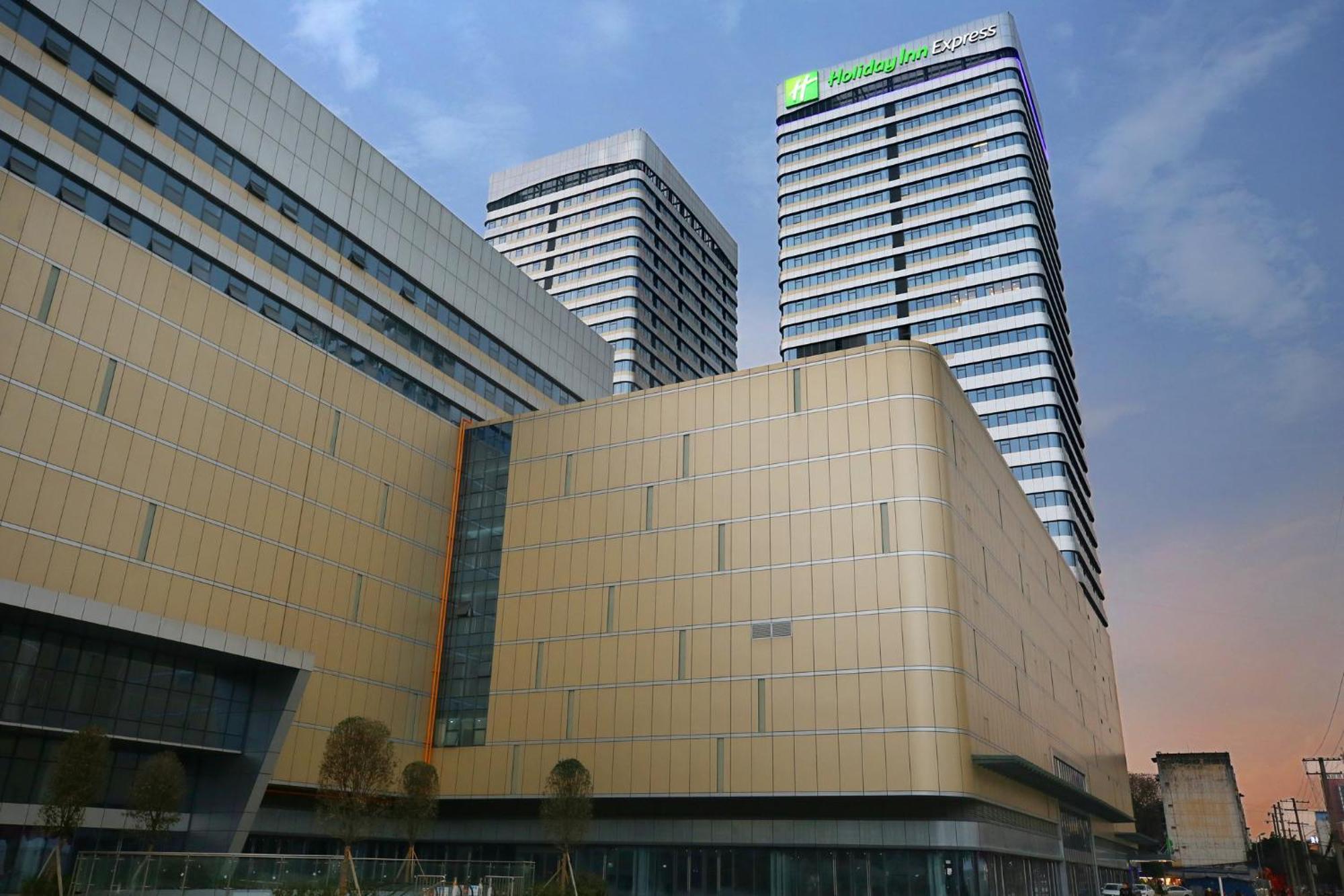 Holiday Inn Express Chengdu North Railway Station By Ihg - Near Panda Base, Near Chunxi Road Εξωτερικό φωτογραφία